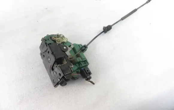 Seat Cordoba (6L) Front door lock