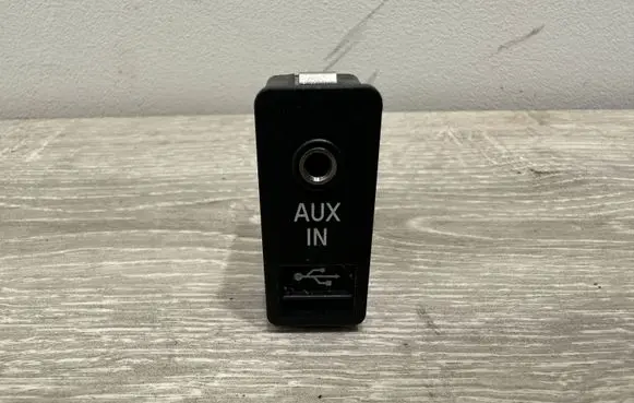 BMW 5 F10 F11 AUX in-socket connector 9129651