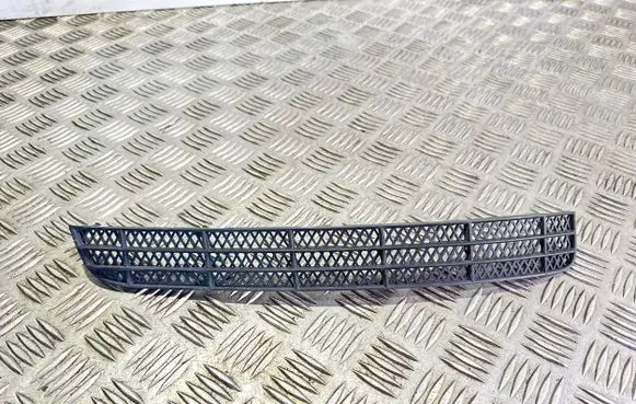 Volvo XC90 Front bumper lower grill 08662997