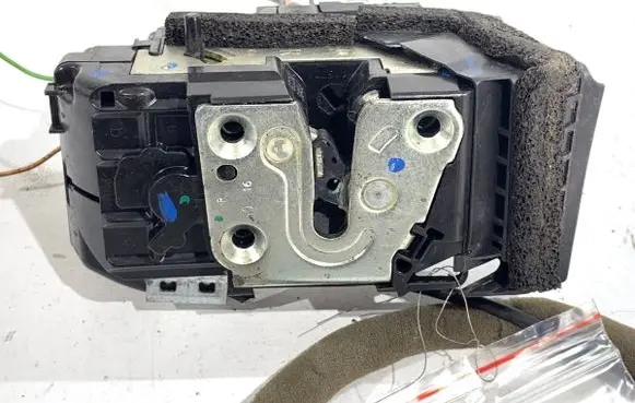 Renault Kadjar Rear door lock 