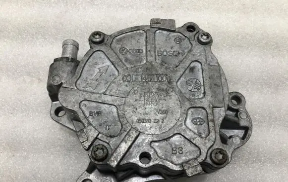 Volkswagen Golf VI Vacuum pump