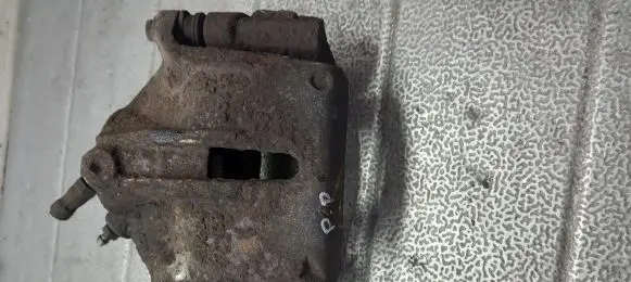 Ford Mondeo Mk III Front brake caliper