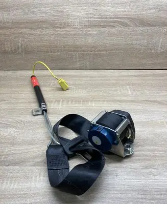 Volkswagen PASSAT B7 Rear seatbelt 3C9857805K