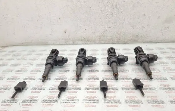 Volkswagen PASSAT B6 Fuel injector 038130073BN