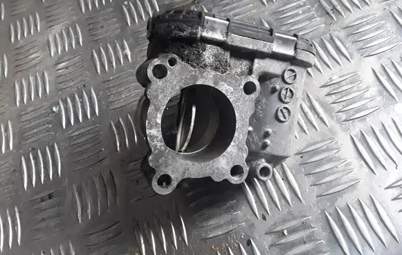 Renault Laguna III Throttle valve 8200330812