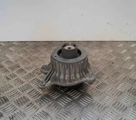 Mercedes-Benz C W205 Engine mount bracket A2052406617