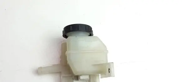 Nissan Quest Brake fluid reservoir M7626