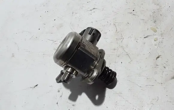 Volvo XC40 Fuel injection high pressure pump 31405318