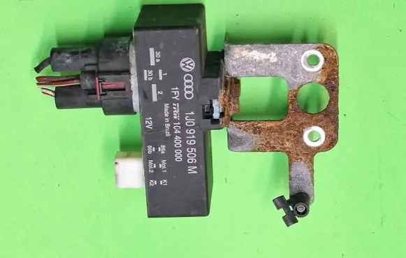 Skoda Octavia Mk2 (1Z) Coolant fan relay 1J0919506M 104400000