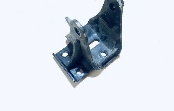 Toyota RAV 4 (XA30) Engine mount bracket