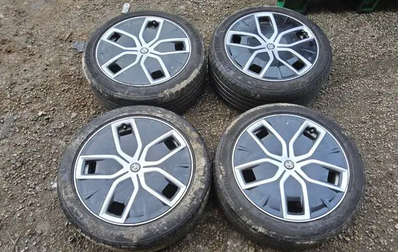 MG MG4 ev R18 alloy rim 11260936