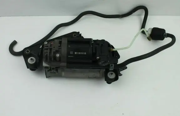 Mercedes-Benz E W212 Air suspension compressor/pump A2123200104