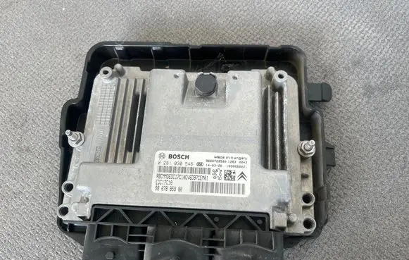 Peugeot 208 I Engine control unit/module 9807885980 0281030546 9666729580