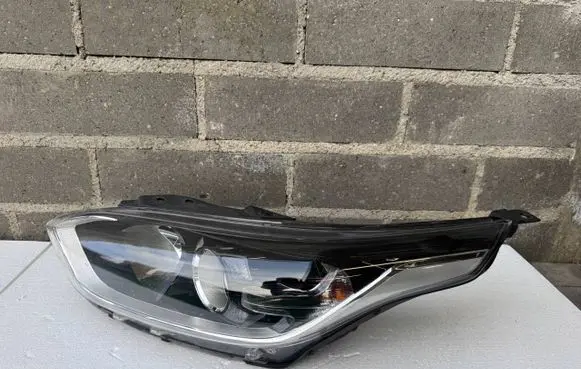 KIA Ceed Headlight/headlamp 92101J7XXX