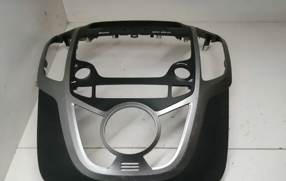 Hyundai i30 Radio/GPS head unit trim 847431K000