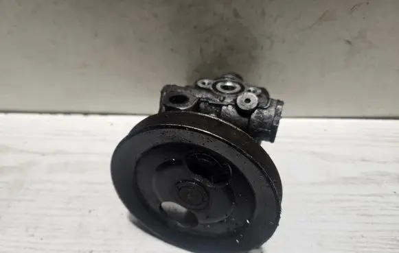 Mitsubishi Galant Power steering pump 130578