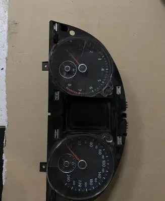 Volkswagen PASSAT B7 Speedometer (instrument cluster) A2C53238929