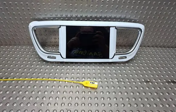 Chrysler Pacifica Screen/display/small screen P68316174AB
