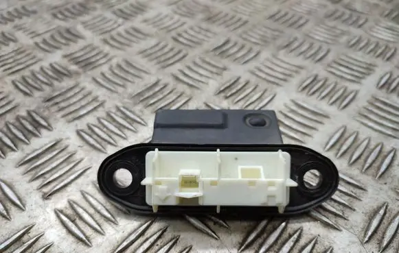 Toyota RAV 4 (XA40) Tailgate opening switch 
