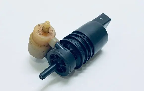 Skoda Superb B6 (3T) Windscreen/windshield washer pump 1K6955651