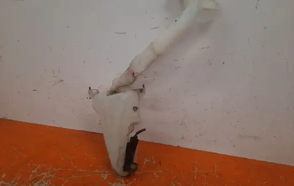 Volkswagen Fox Windshield washer fluid reservoir/tank 6Q0955453
