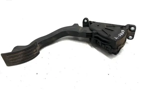 Accelerator throttle pedal