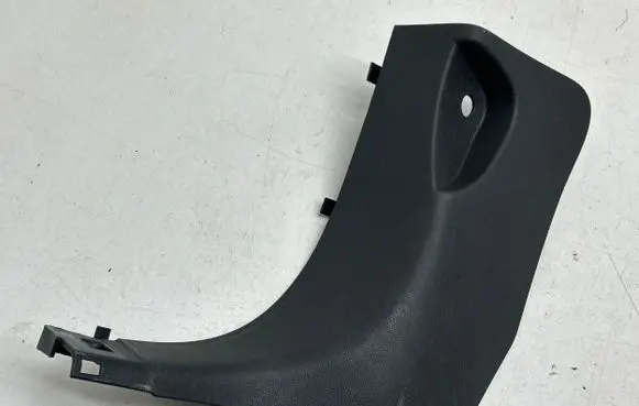 Foot area side trim