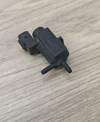 Volvo XC90 Turbo solenoid valve 30611668 72224010 00T102