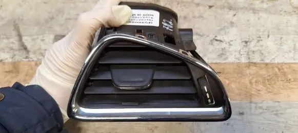 Chevrolet Cruze II Dashboard side air vent grill/cover trim 13377231 Y12085 Y12087