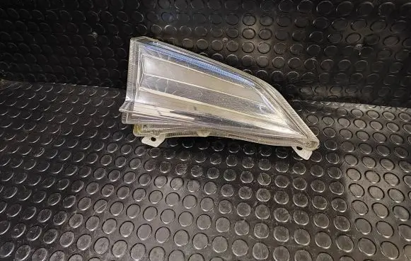 Nissan Leaf I (ZE0) Front reflector 