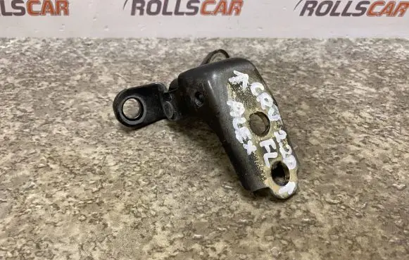 Honda CR-V Front door upper hinge WWFL