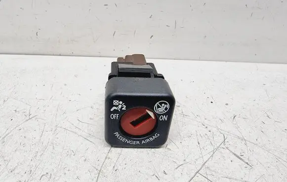 Passenger airbag on/off switch