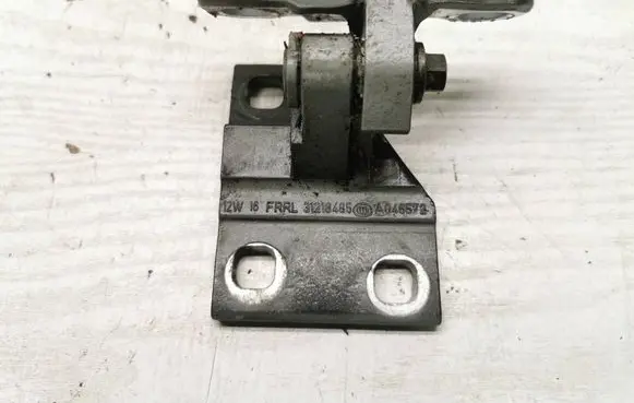 Volvo C30 Front door lower hinge 31218485