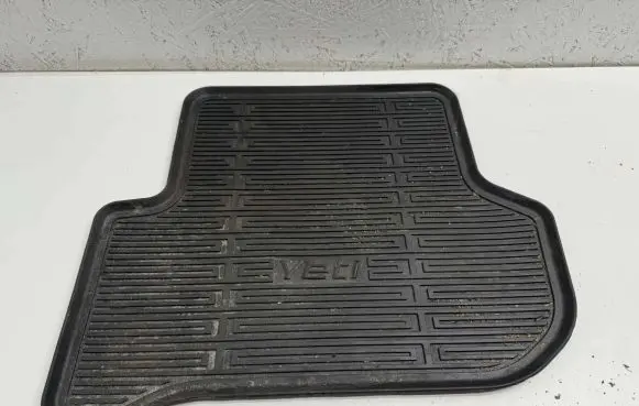Skoda Yeti (5L) Rear floor mat 5L0862451 DCC630001 ET8D01426
