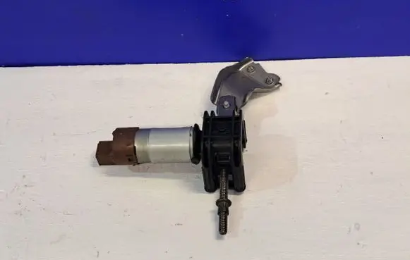 Volvo XC90 Seat adjustment motor C06710106