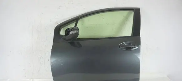 Toyota Yaris Front door