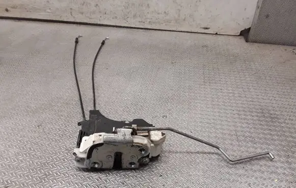 Mitsubishi Outlander Front door lock
