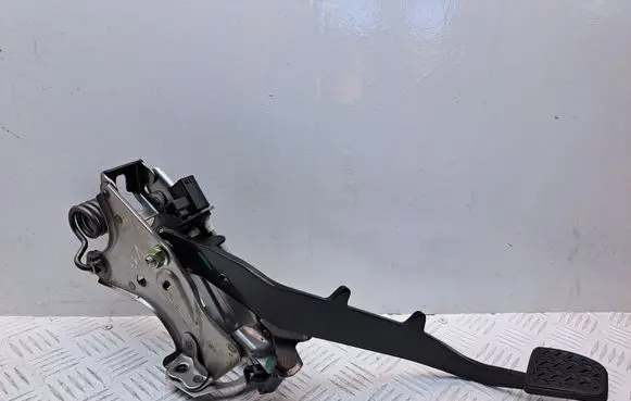Toyota Corolla Verso AR10 Clutch pedal 551070F030 313010F070