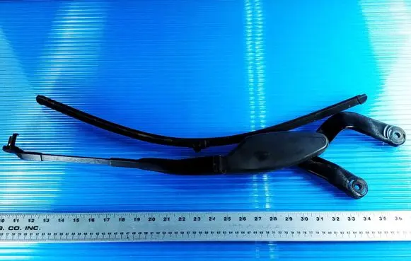 Mercedes-Benz E W211 Front wiper blade arm 4884