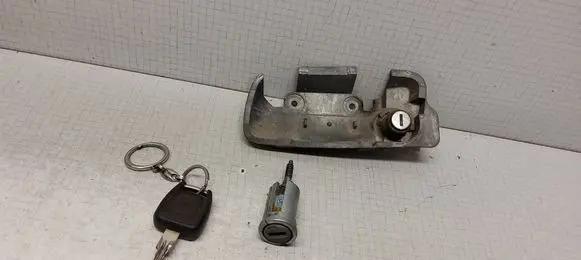 Opel Zafira A Ignition lock 13107754