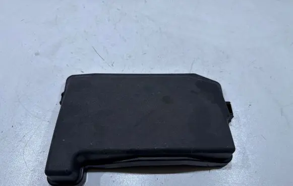Toyota Prius (XW30) Fuse box cover 8266247150