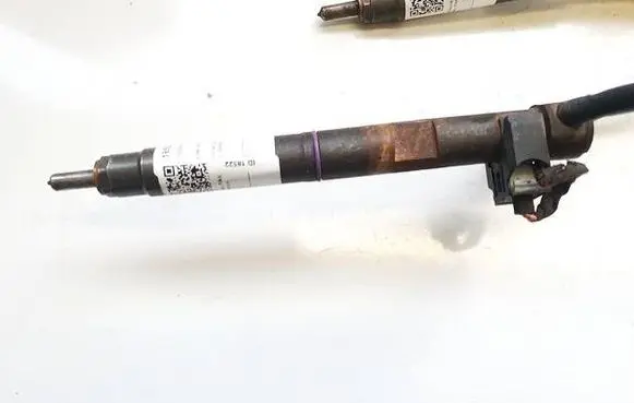 Hyundai ix20 Fuel injector 28235143 13816706