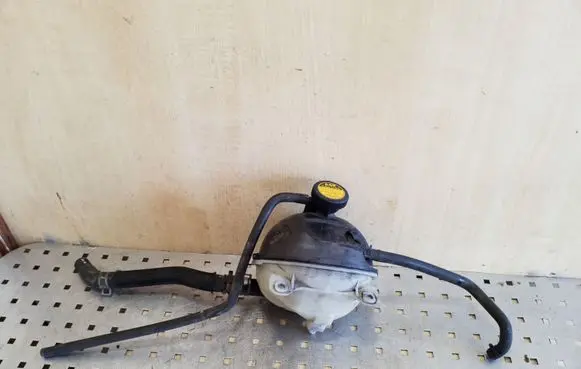 Toyota Corolla E120 E130 Coolant expansion tank/reservoir 51994A0F