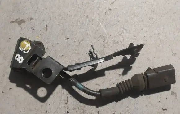 Rear air suspension level height sensor