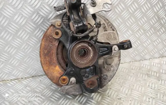 Front wheel hub spindle knuckle
