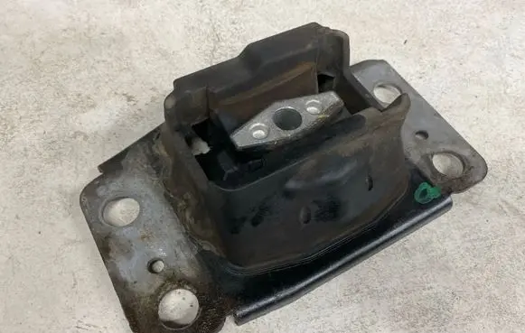 Ford Mondeo MK IV Gearbox mount 6G917M121AC 30680699