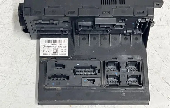 Mercedes-Benz E W211 Fuse module 2115453801