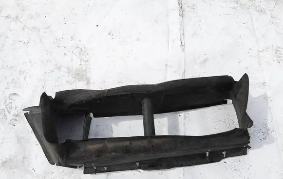 Ford Focus Air intake duct part bm518314c bm51-8314-c