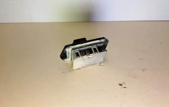 Toyota Hilux (AN10, AN20, AN30) Heater blower motor/fan resistor 2H518 K2H518