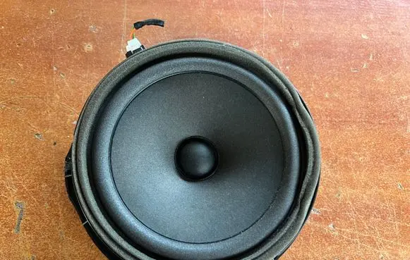 KIA Venga Rear door speaker 963301P000